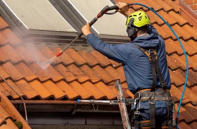 Démoussage et hydrofuge de toiture à Monmarvès
